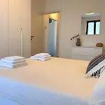 Casa Chiaretto Piscina E Relax Nel Cuore Di Moniga アパート モニーガ・デル・ガルダ