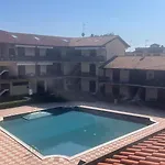 アパート Casa Chiaretto Piscina E Relax Nel Cuore Di Moniga モニーガ・デル・ガルダ